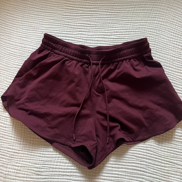 Lululemon Soft Jersey Mid-Rise Curved-Hem Short - Picture 1 of 3
